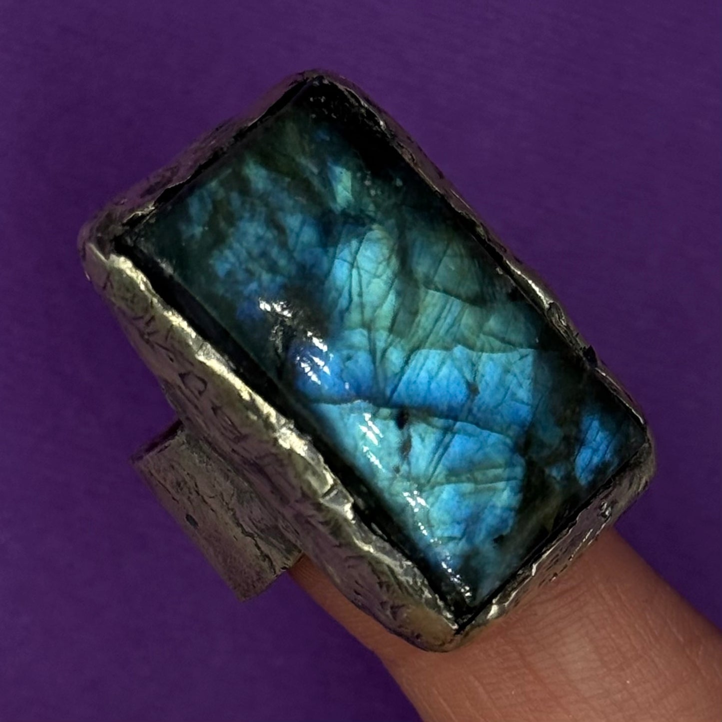 Handmade silver ring with natural labradorite