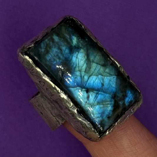 Handmade silver ring with natural labradorite